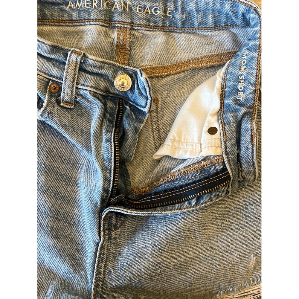 American‎ Eagle Light Wash High Waisted Distressed Denim Mom Shorts  Size 00